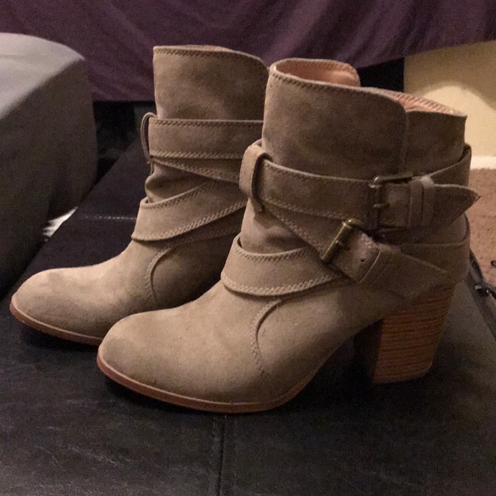 American Eagle Booties